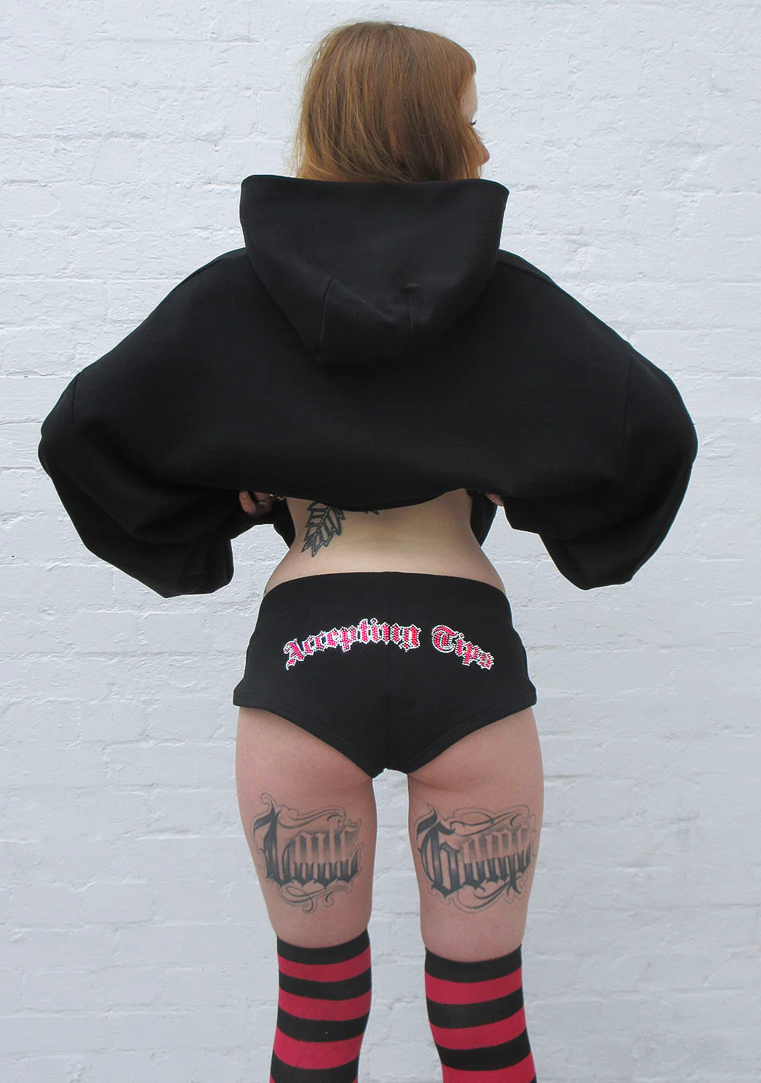 ACCEPTING TIPS GLITTER LOGO PULLOVER HOODIE BLACK - Image 6