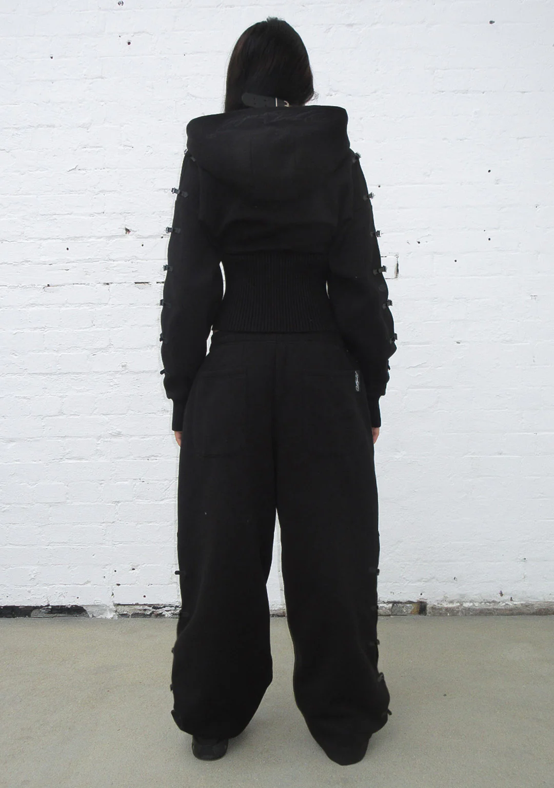 CRUSH BUCKLE FITTED WAIST ZIP HOODIE BLACK - Image 4