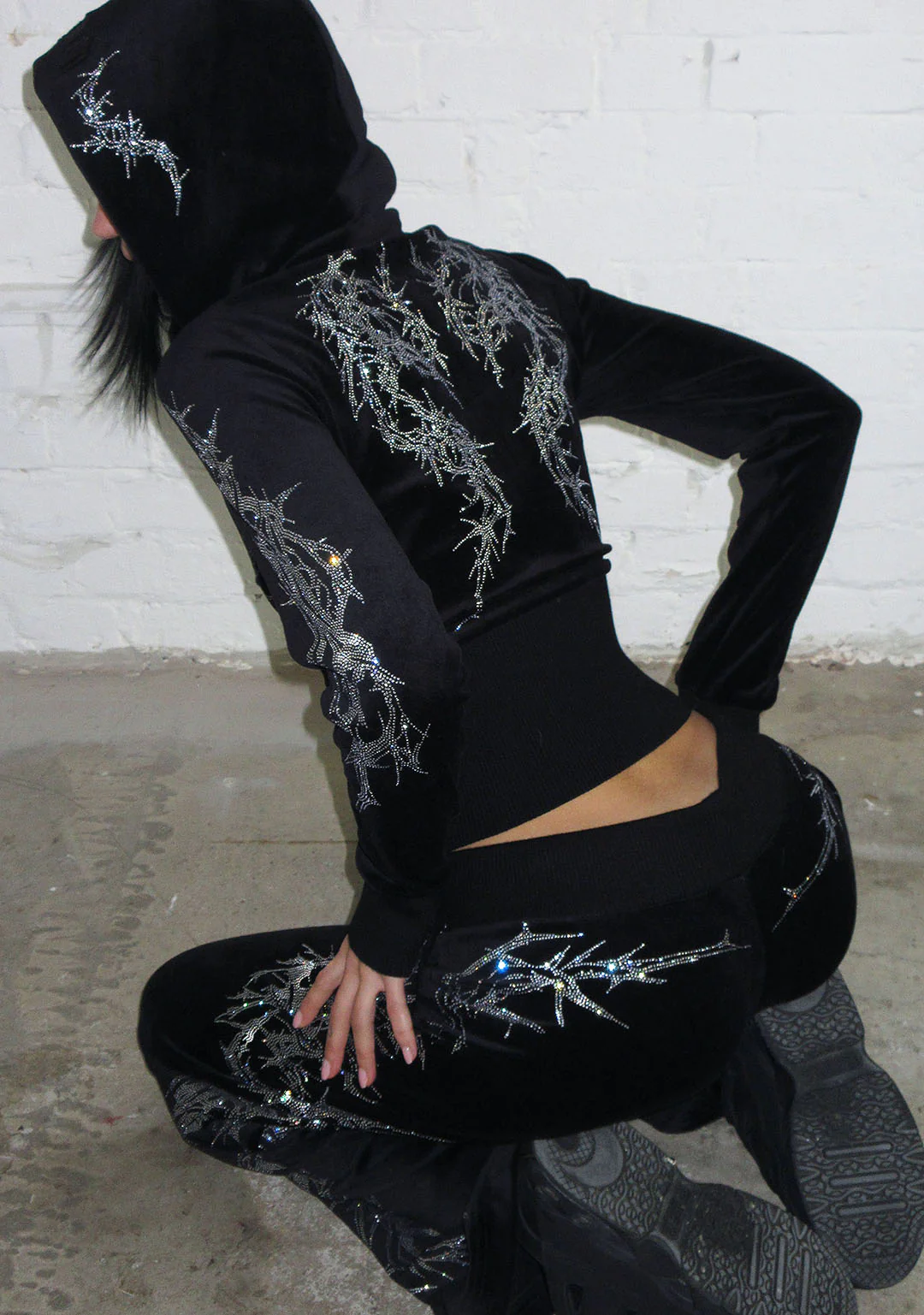 CURSE RHINESTONE VELOUR SWEATPANTS BLACK - Image 3