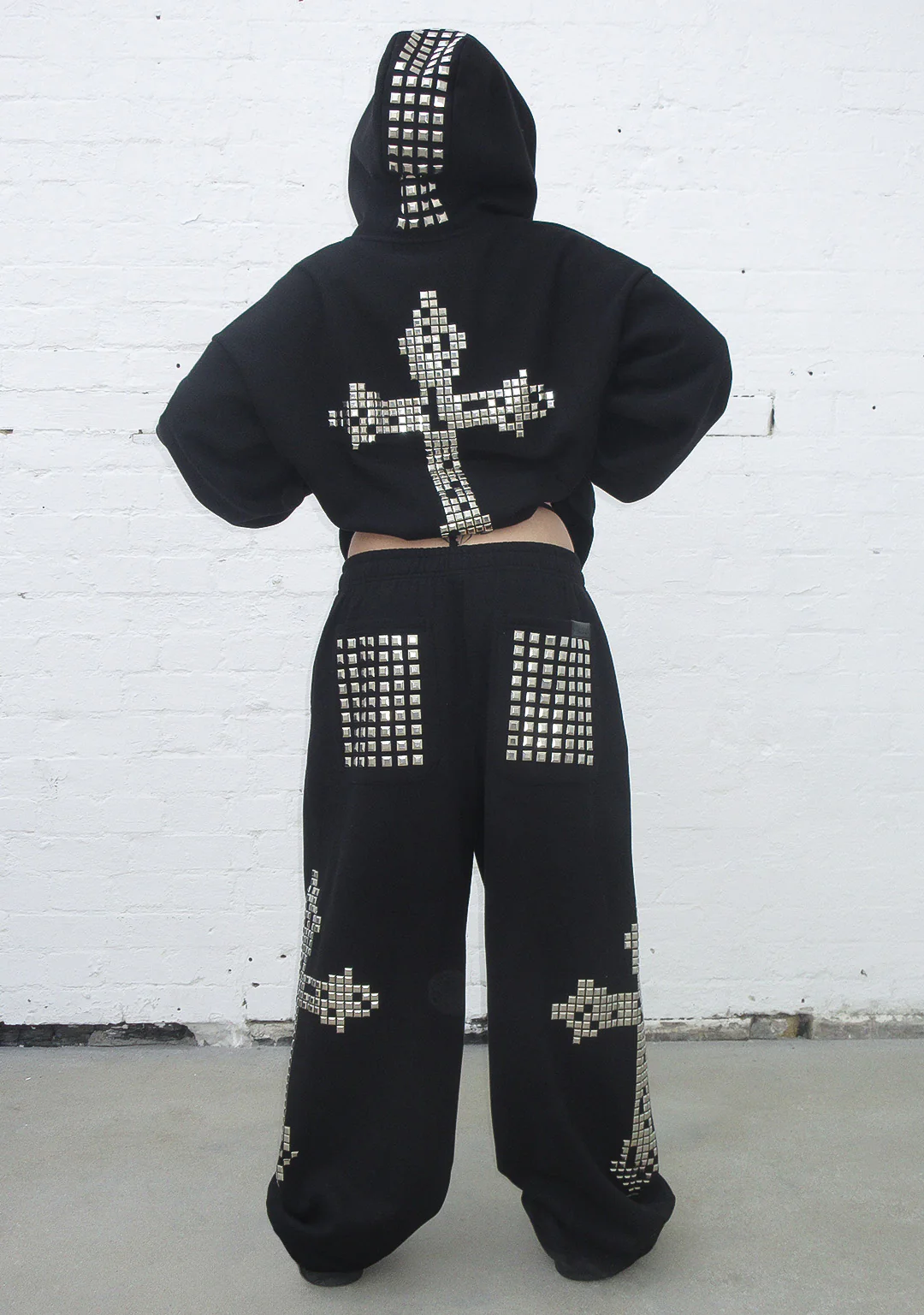 FAITHFUL STUDDED OVERSIZED SWEATPANTS BLACK - Image 4