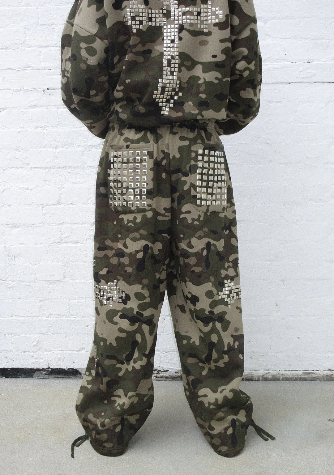 FAITHFUL STUDDED OVERSIZED SWEATPANTS CAMO - Image 4