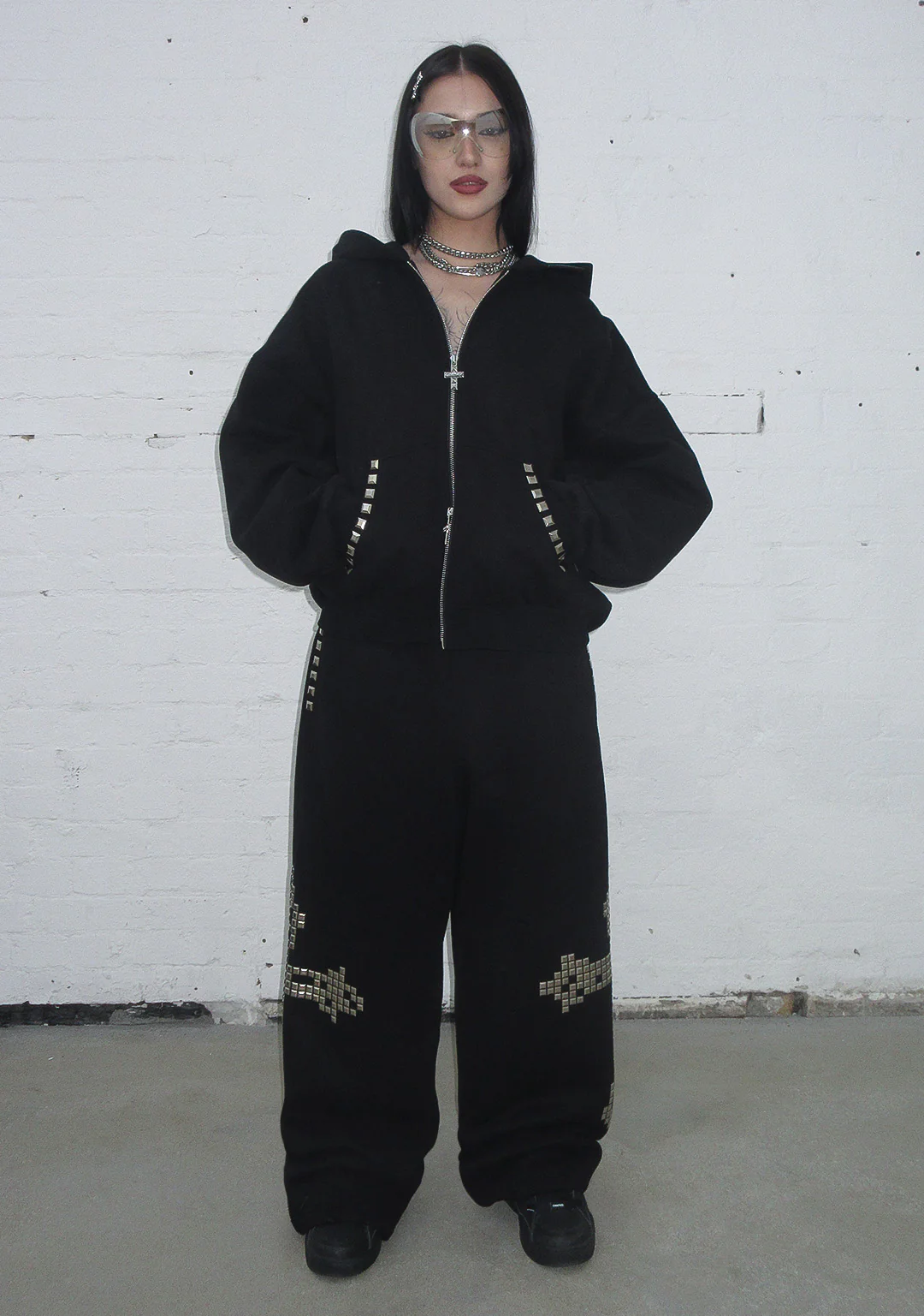 FAITHFUL STUDDED ZIP HOODIE BLACK - Image 4