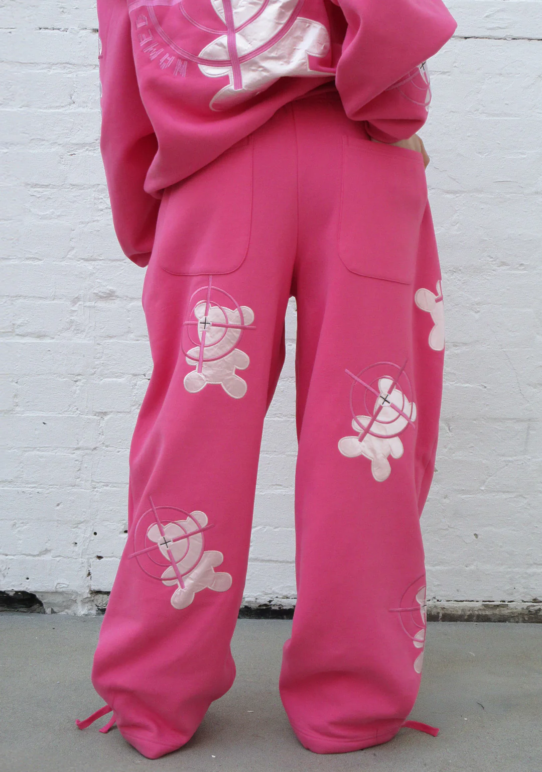 GAMER OVERSIZED SWEATPANTS HOT PINK - Image 5