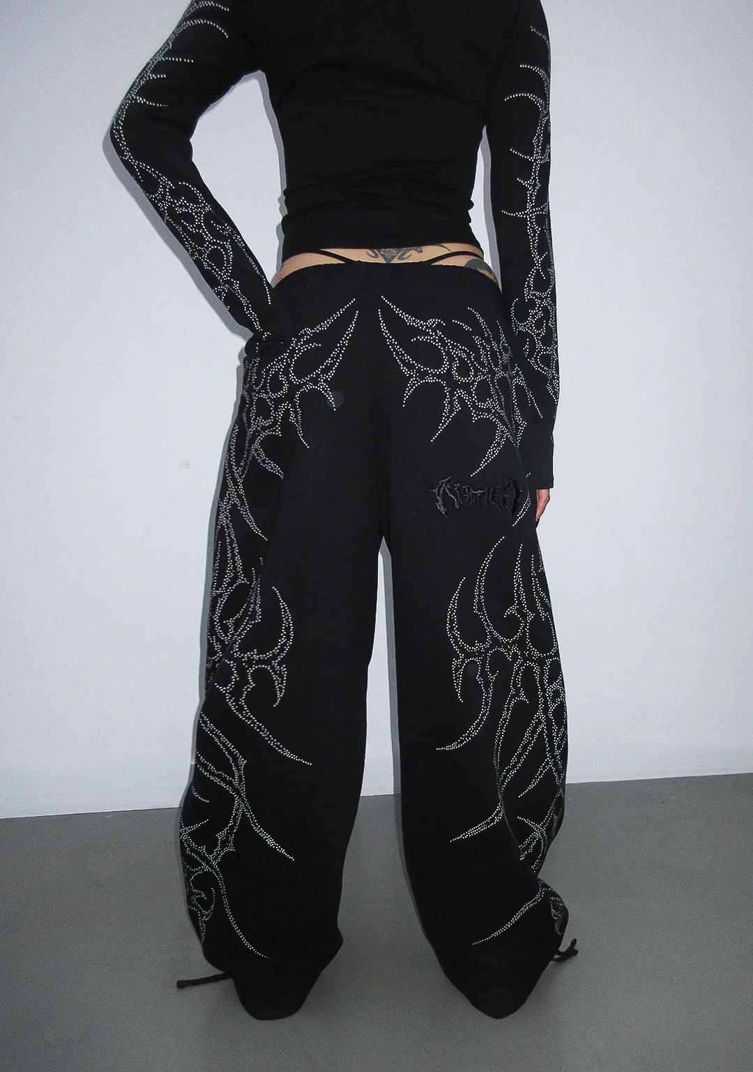 HAUNT STUDDED OVERSIZED SWEATPANTS BLACK - Image 3