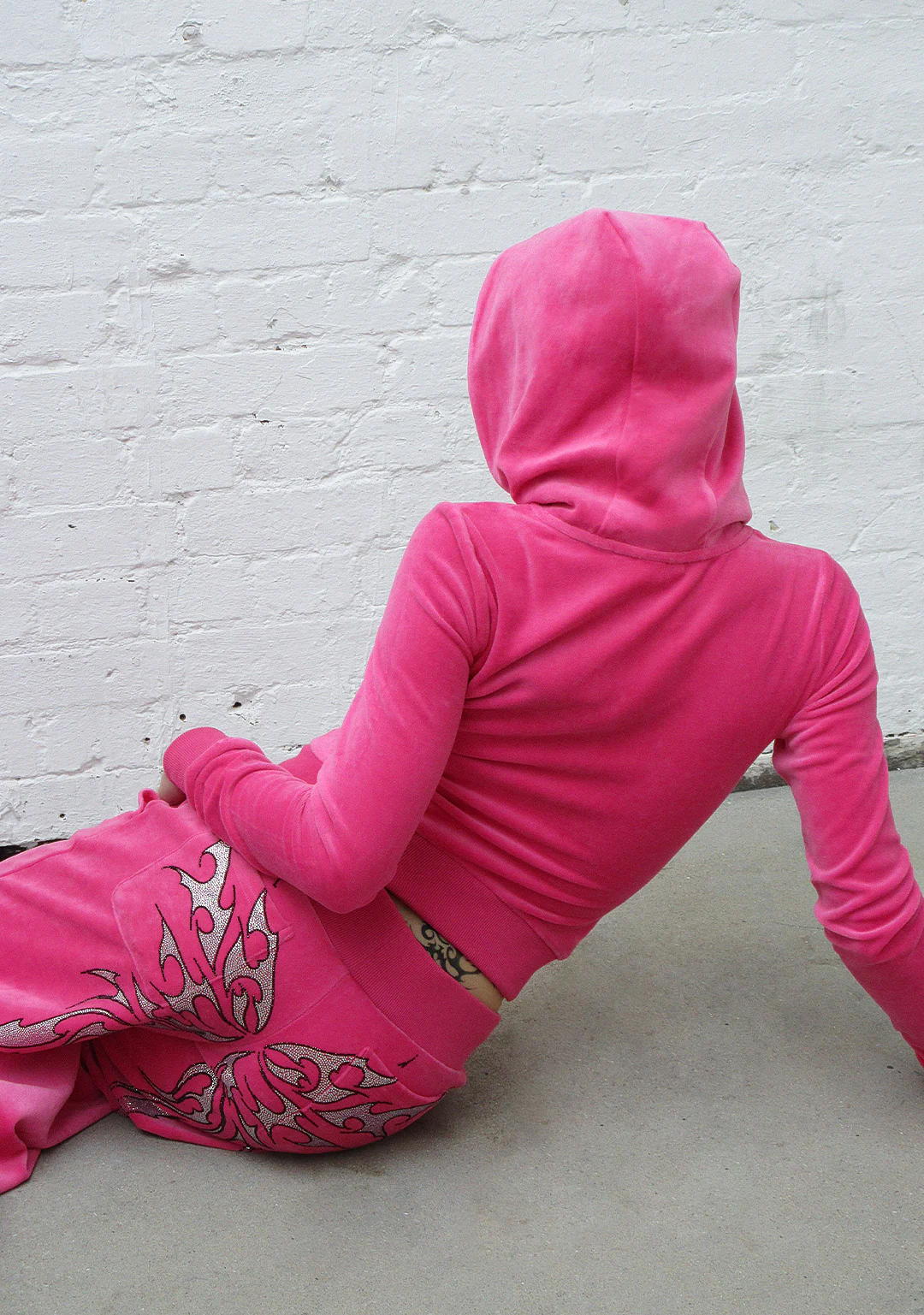 IDOL RHINESTONE VELOUR SWEATPANTS HOT PINK - Image 5