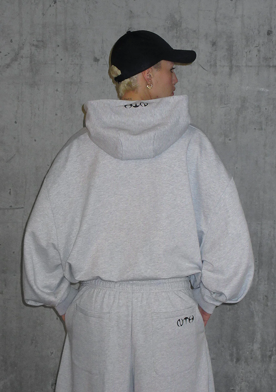 Nth ACTIVE OLD ENGLISH OVERSIZED PULLOVER HOODIE GREY MARL - Image 5