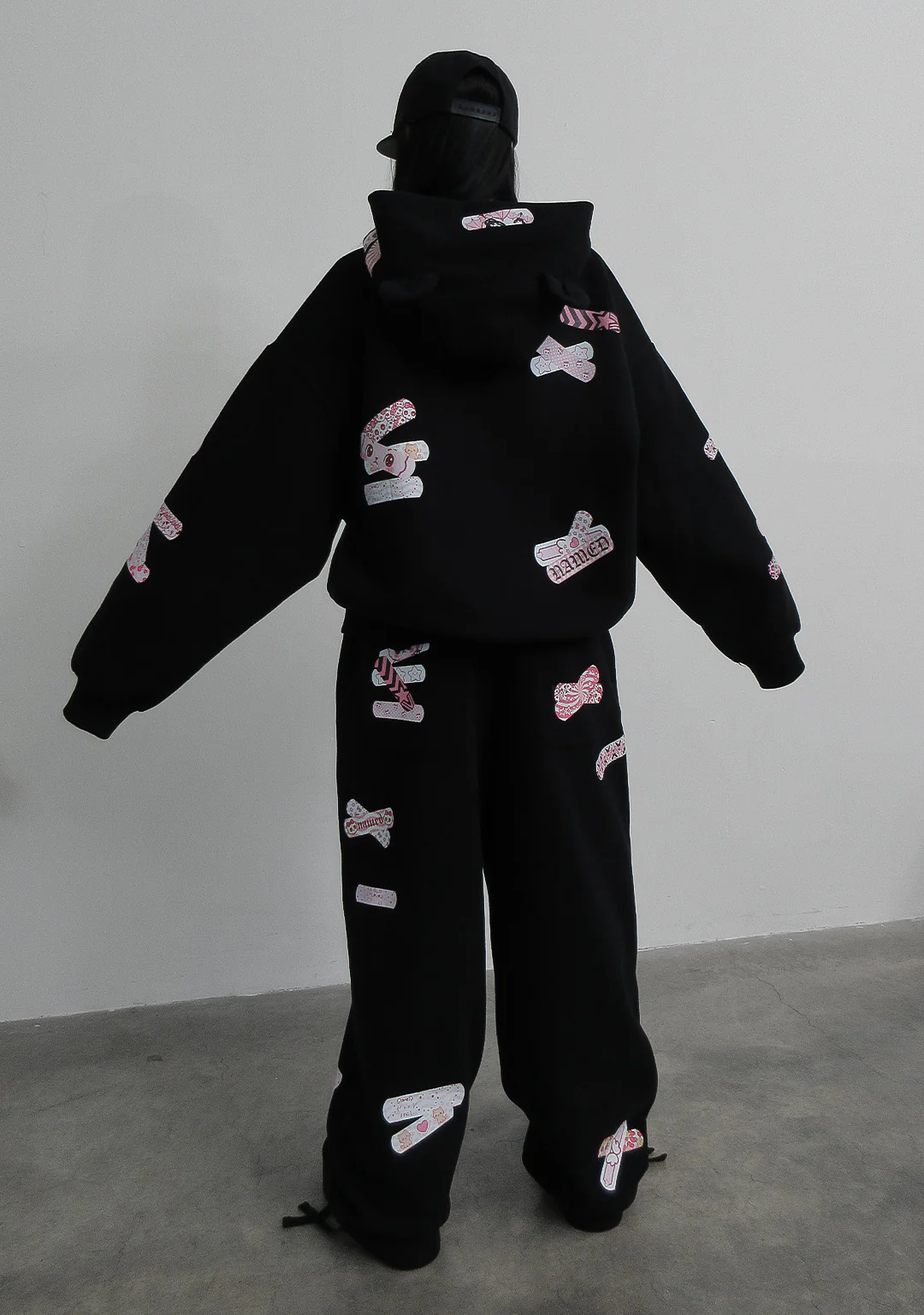 STITCH TEDDY OVERSIZED SWEATPANTS BLACK - Image 4