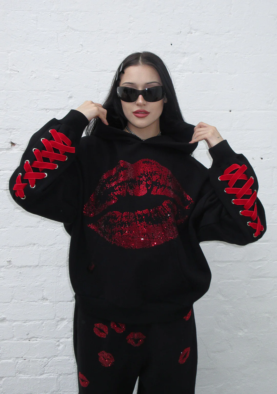 TEASE RHINESTONE KISS PULLOVER HOODIE BLACK - Image 2