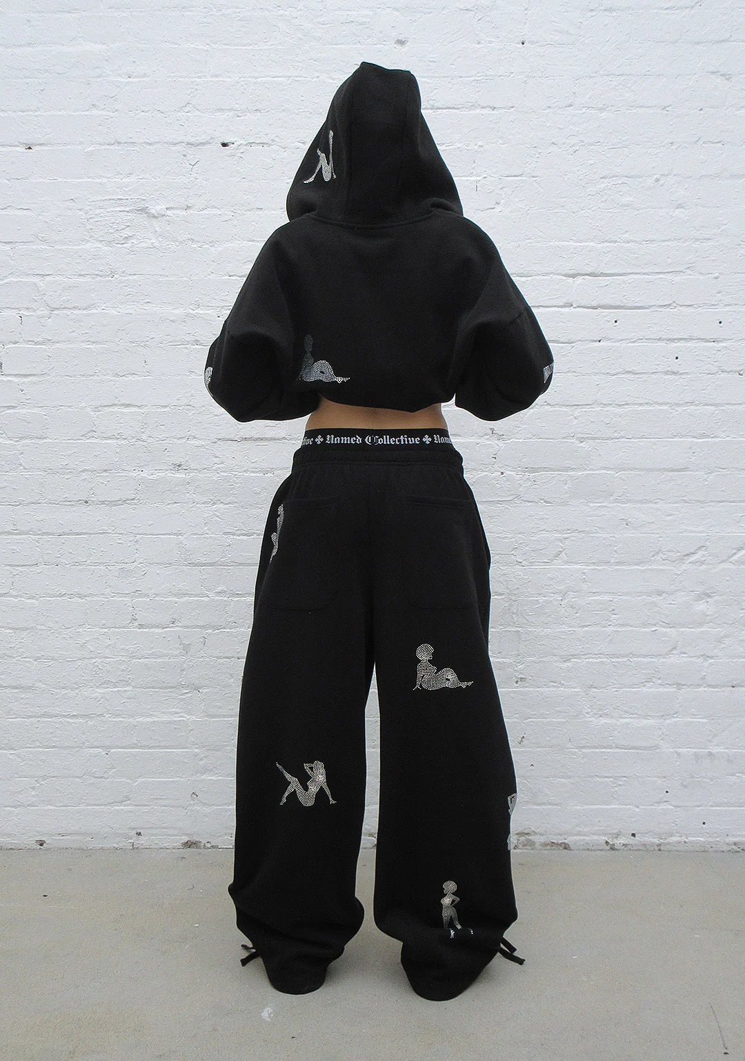 UNREALISTIC IDEALS RHINESTONE OVERSIZED SWEATPANTS BLACK - Image 4